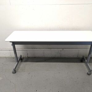 美品 オフィスコム 2023年製 幅 150cm 会議用 テーブル スタッキングテーブル W1500 D450 H705mm キャスター付き 白 セミナーテーブルの画像6