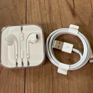 純正品iPhone イヤホン&充電ケーブル