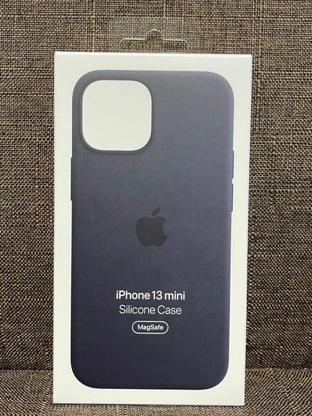 Apple iPhone 13mini シリコンケース ミッドナイト ブラック アップル