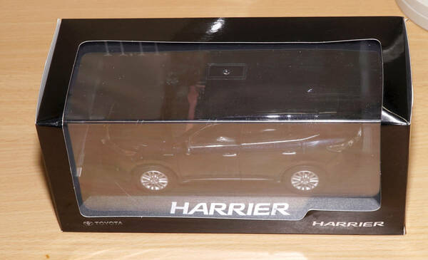 1/30 トヨタ特注 非売品 TOYOTA 新型ハリアー HARRIER ブラック ダイキャスト 未開封 プラスチックケースにヒビ 送料無料
