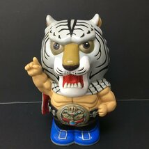 タイガーマスク貯金箱(ソフビ) 昭和レトロ感 高さ約23㎝ 底面：蓋なし ジャンク品_画像1