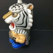 タイガーマスク貯金箱(ソフビ) 昭和レトロ感 高さ約23㎝ 底面：蓋なし ジャンク品_画像3