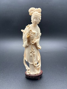 象牙風　天女　置物　台座付　細密　彫刻　中国　美術　東洋　オブジェ　根付　工芸品
