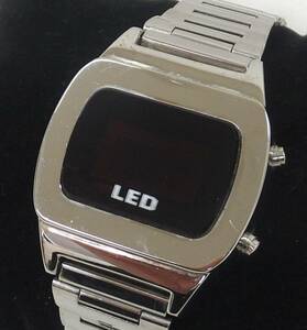 【未使用品/動作未確認/ジャンク】★紙タグ付　FUTUR RETRO LED ウォッチ 腕時計 スクェア フェイス NO.SHB 9105