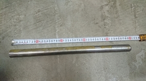 SUS304(ピーリング)丸棒 32×470ミリで2600円。送料別