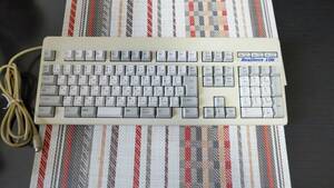 【美品・目立つ傷なし・清掃済み】Topre 東プレ リアルフォース Realforce 106 LA0200　PS2接続　全キー３０ｇ荷重押下仕様（本体のみ）