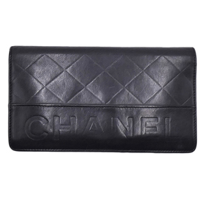 シャネル 財布 CHANEL ラムスキン ロゴ マトラッセ 型押し 二つ折り長財布 ブラック レディース シルバー金具 JJS02022