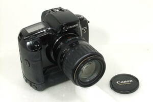 フィルム・キャノン Canon EOS 5 QUARTZ DATEと縦位置グリップ VG10とEF 35-135mm/4-5.6 動くジャンク E081