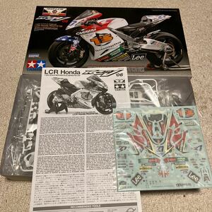 LCR Honda RC211V 06 （1/12スケール オートバイ No.108 14108）