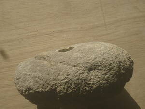 石　ウエイト　おもし　穴あき石　オブジェクト　置物　穴の開いた石　重量3.5㎏　小石