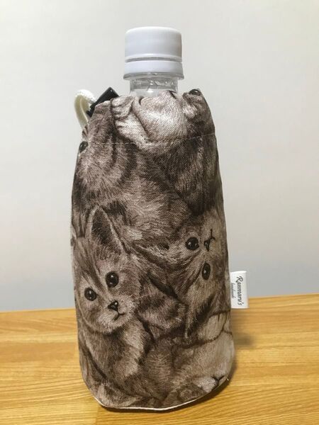 猫柄のペタンコ、保冷・保温ペットボトルカバー