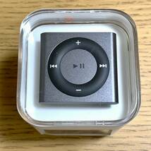 新品未開封 Apple アップル iPod shuffle 本体 第4世代 2015年モデル スペースグレイ 2GB MKMJ2J/A アイポッドシャッフル 外装フィルム付き_画像3