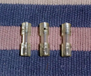 単三　単3　ダミー電池　ヒューズ　フューズ　内蔵　ヒューズ交換可能　クリア　日本製　3本セット　未使用