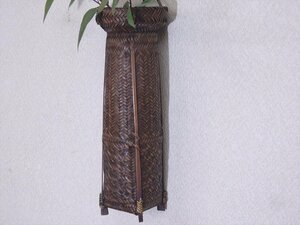 ★天然素材！掛けても置いても使えます【竹編み花籠・花入】高さ29.5cm　口径外9.8cm　茶道具　インテリア　花器