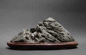 鑑賞石2.0㎏ 滝石　山型石　自然石 天然石　置物 鑑賞石 飾り石