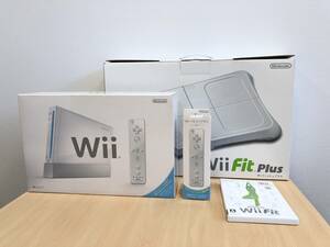 《5735》未使用 Nintendo 任天堂 Wii RVL-001 本体 Wii Fit プラス ソフト セット 箱付