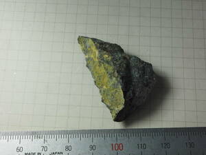 国産鉱物　新潟県湯沢鉱山の緑鉛鉱
