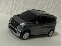 ディーラー特注 1/64 三菱 ekクロス チタニウムグレーメタリック MITSUBISHI ekX プルバックカー カラーサンプル LED_画像2