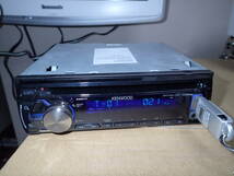 中古品　ケンウッド　kenwood　　MP3/WMA/AAC対応CD/USBレシーバー U383　1DIN　小物入れ　配線　取り付け金具　変換カプラー付き_画像2