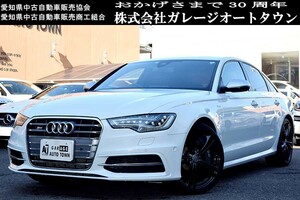 Инспекция транспортного средства R6 June Trade -в гараже для хранения гаража Audi S6 Quattro Version можно проверить для нынешнего автомобиля Glacia White люк