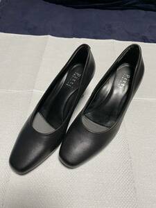 【中古　箱無し】Pitti FEMININE ピッテイ　パンプス 黒 レザー 22cmEE