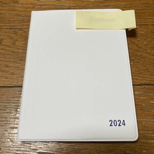 「企業手帳 2024年版」 サイズ11.0cm×14.5cm 厚さ　　1.5cm