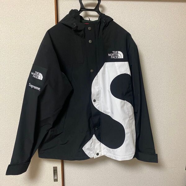 【並行輸入品】ノースフェイスシュプリームマウンテンパーカー