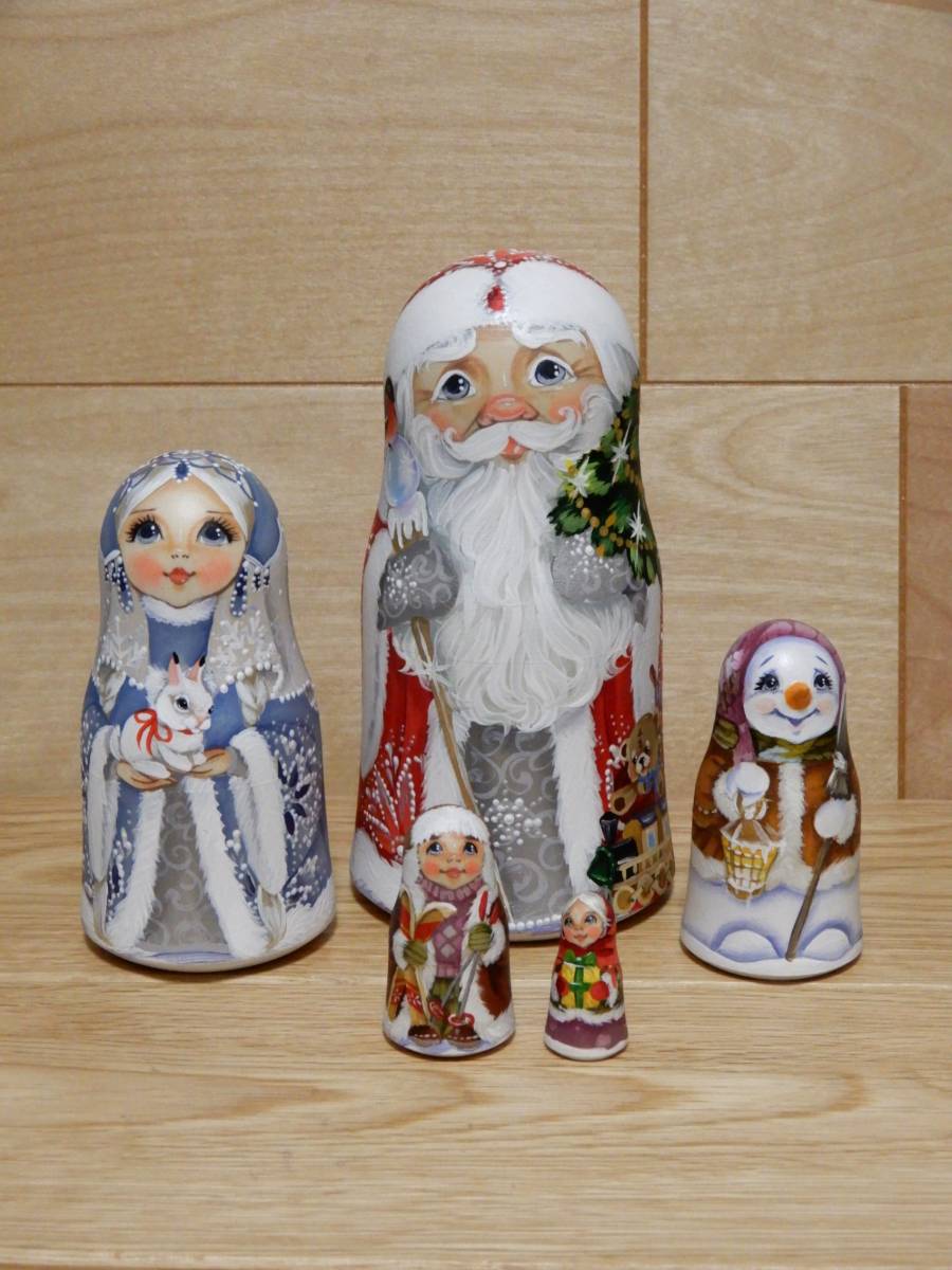 ★Svetlana Nikolaeva Matrjoschka von Ded Moroz [Rot] Künstler: Svetlana Nikolaeva, Handgefertigte Artikel, Innere, Verschiedene Waren, Ornament, Objekt