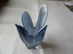 色ガラス（ブルー系）　変形四角形　花瓶　　高さ３４ｃｍ　　　　中古