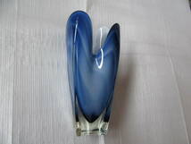 色ガラス（ブルー系）　変形四角形　花瓶　　高さ３４ｃｍ　　　　中古_画像5