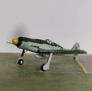 完成品 　1/144　バンダイのWCC・L2から、フォッケウルフFw190D-9、モーターライズ。ドイツ空軍第6戦闘航空団風（オマケ付)