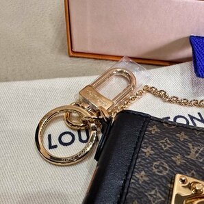 未使用 ☆LOUIS VUITTON（ルイ・ヴィトン） ☆彡 バッグチャーム・LV ブック M00992 現行モデル 145200円 京都大丸購入品の画像6