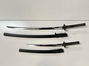 TN0601-59 2523【1円スタート】 武具　模造刀　2本セット　太刀 鞘込全長:約104cm　脇差 鞘込全長:約71cm　アンティーク　コレクション