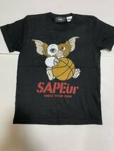 SAPEur サプール Gremlin グレムリン Tシャツ ブラック タグにはLサイズとなってますが、サイズ120くらいだと思います。_画像1