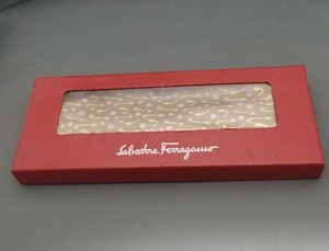 Salvatore Ferragamo フェラガモ ネクタイ（ブラウン　キリン　総柄）