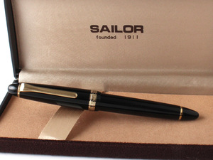 N14419 美品 SAILOR セーラー FOUNDED 万年筆 ペン先14K ブラック×ゴールド ケース付き 日本製 文房具 筆記具