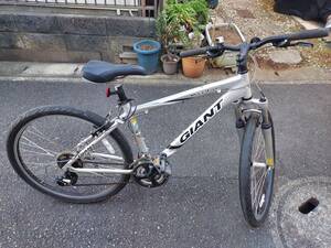 GIANT ROCK 4500 MTB　2007年型　シルバー　汚れ、サビ、キズあり　問題なく走行可能　出品者自宅近くまで引き取りに来れる方に限定