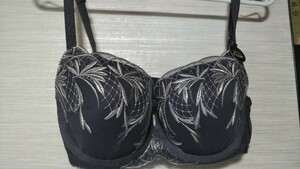 マークス&スペンサー Marks & Spencer Autograph アンダーワイヤー 刺繍ブラ size32DD グレー×アイボリー 新品 