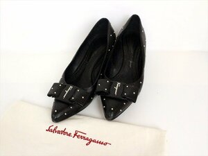 良品☆FERRAGAMO【フェラガモ】ヴァラリボン レザーパンプス スタッズ☆7☆24.5センチ☆黒☆ロゴ☆レディース☆ヒール☆