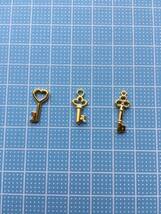 ミニカギ３種 3０個　 鍵 かぎ チャーム デコ クラフト ハンドメイド アクセサリー 飾り ディスプレイ 材料 D_画像3