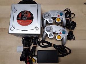 L0108-06　ゲーム機セット　NINTENDO GAMECUBE本体（DOL-001） Controller （DOL-003）×2 ソフト×1（大乱闘スマッシュブラザーズDX）