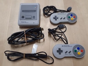 L0130-10　ゲーム機　ニンテンドークラシックミニ　スーパーファミコン本体　コントローラー×2　HDMIケーブル　Micro USB Type-Bケーブル