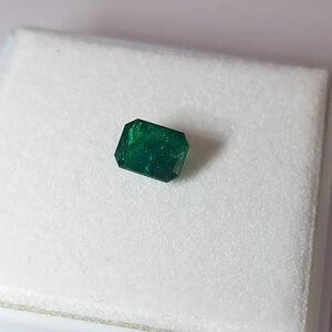 【63】0.9ct エメラルド 宝石 ルース 天然石