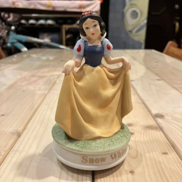 Disney ディズニー　白雪姫　プリンセス　フィギュア　オルゴール　お姫様　ヴィンテージ　ビンテージ　レトロ　アンティーク size:14cm