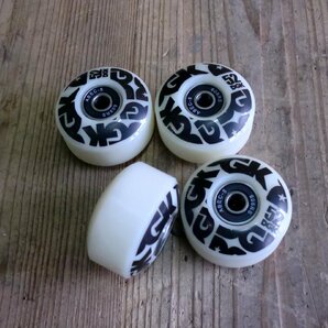 【DGK】ウィール 52mm 101A ＋ ベアリング 4個セット スケートボード用の画像1