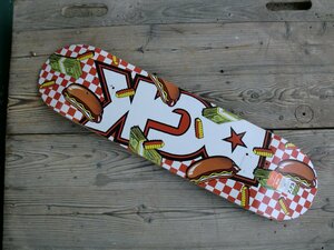 51　訳アリ【DGK 】SCRAPS サイズ 7.75×31.5デッキ　スケートボード