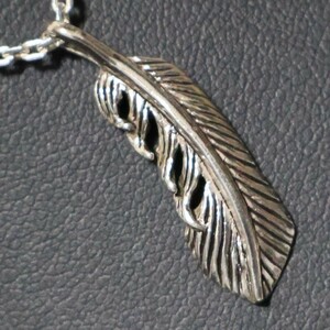 ペンダント シルバー925 銀 首飾り ネックレス 小さい 可愛い 羽根 天使 鷹 鳥の羽 大鷲 y0929
