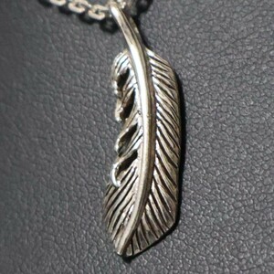 ペンダント シルバー925 銀 首飾り ネックレス 小さい 可愛い 羽根 天使 鷹 鳥の羽 大鷲 送料無料 s0929
