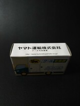 即決！非売品！ヤマト運輸 特注 クール宅急便車 ハイブリット車 Hybrid M8010 クロネコヤマト 宅配車 ミニカー トラック _画像5