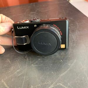 D021.型番：DMC-LX2.Panasonic LUMIX デジタルカメラ .コンパクトデジタルカメラ .ジャンク